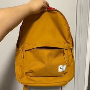 Herschel backpack🎒 💛